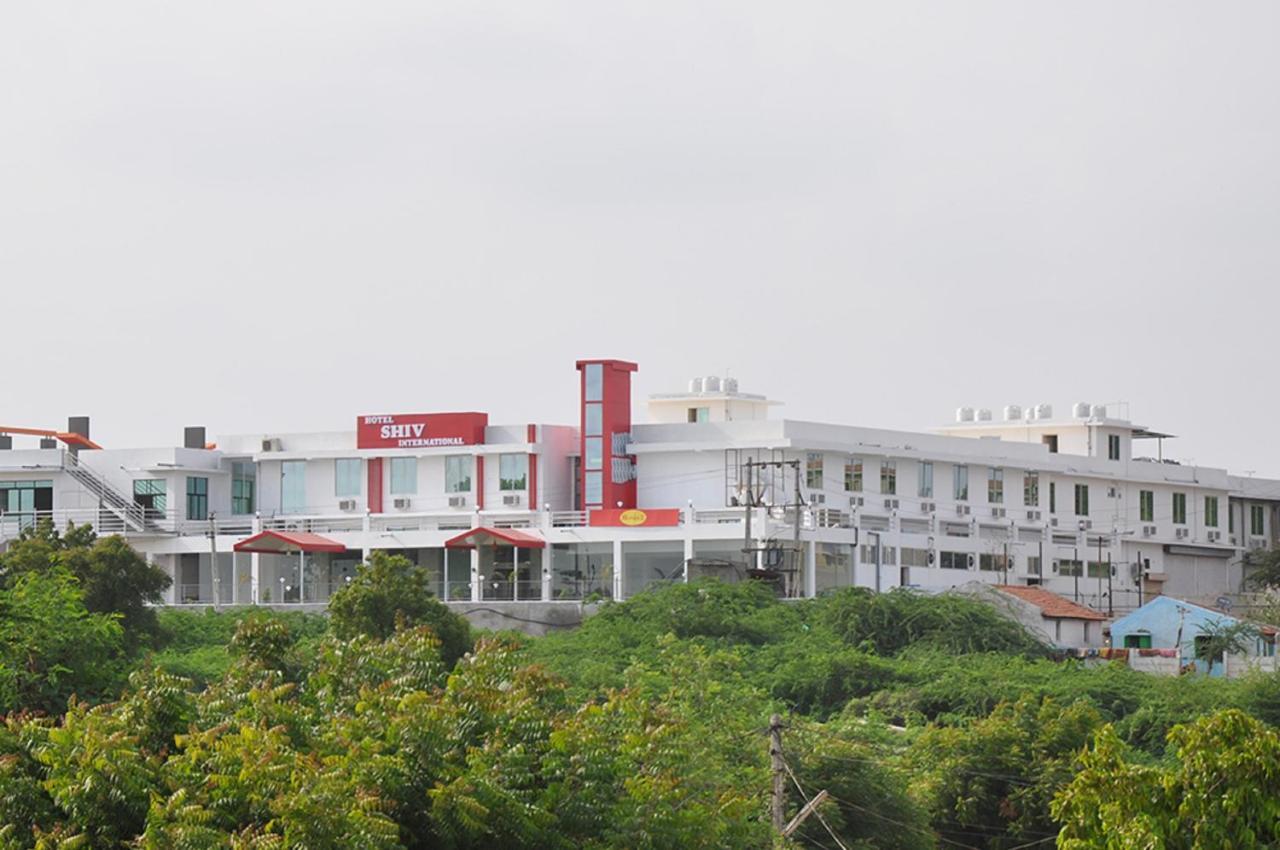 Hotel Shiv International Bhachau Экстерьер фото