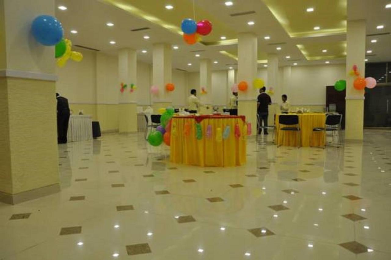 Hotel Shiv International Bhachau Экстерьер фото
