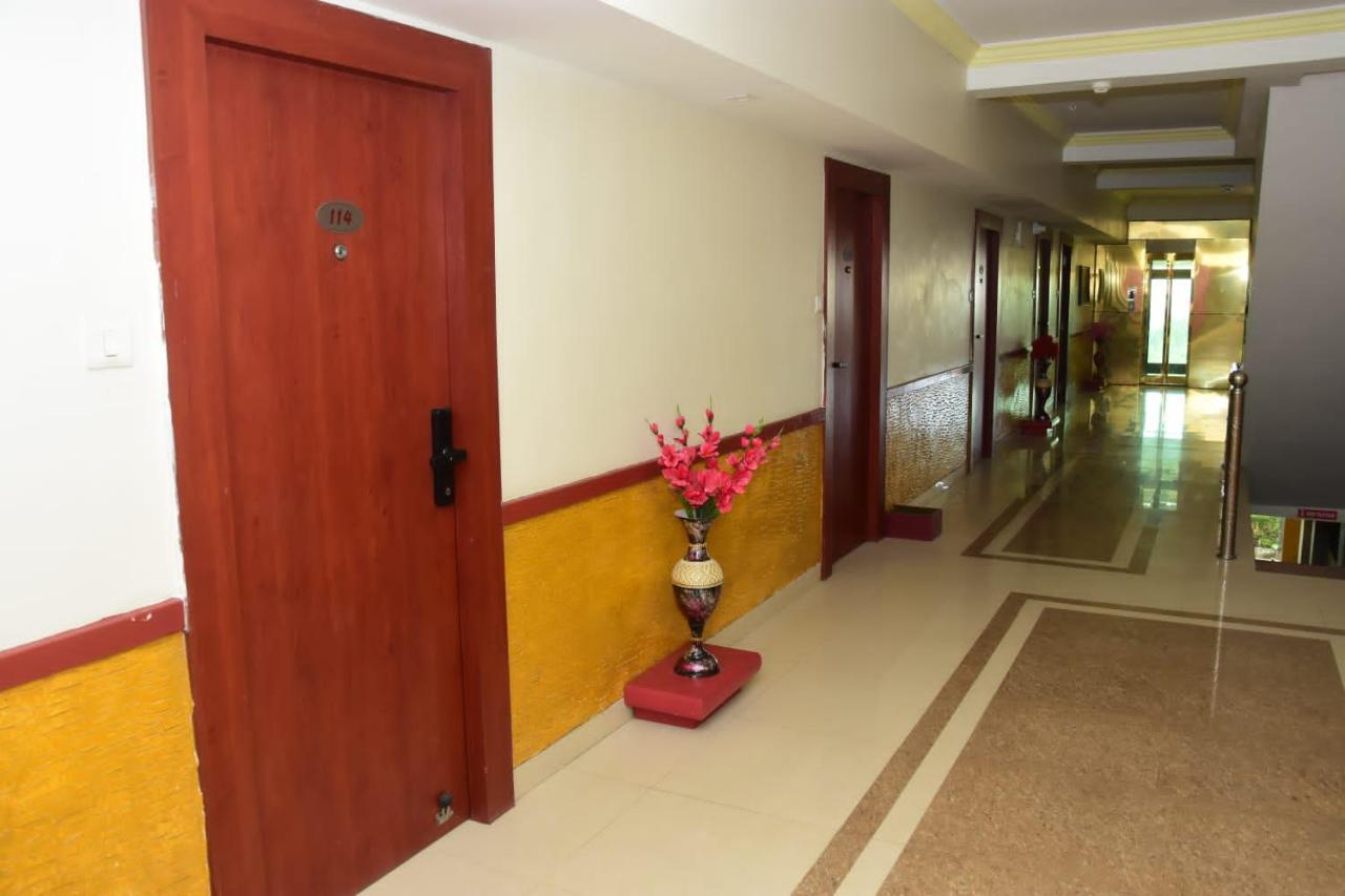 Hotel Shiv International Bhachau Экстерьер фото