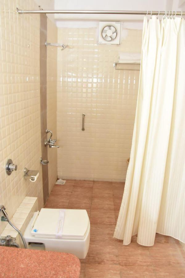 Hotel Shiv International Bhachau Экстерьер фото