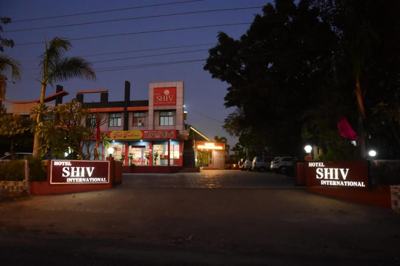 Hotel Shiv International Bhachau Экстерьер фото