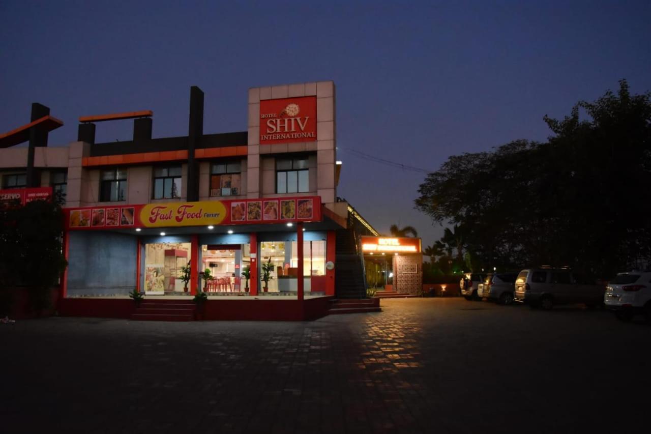 Hotel Shiv International Bhachau Экстерьер фото