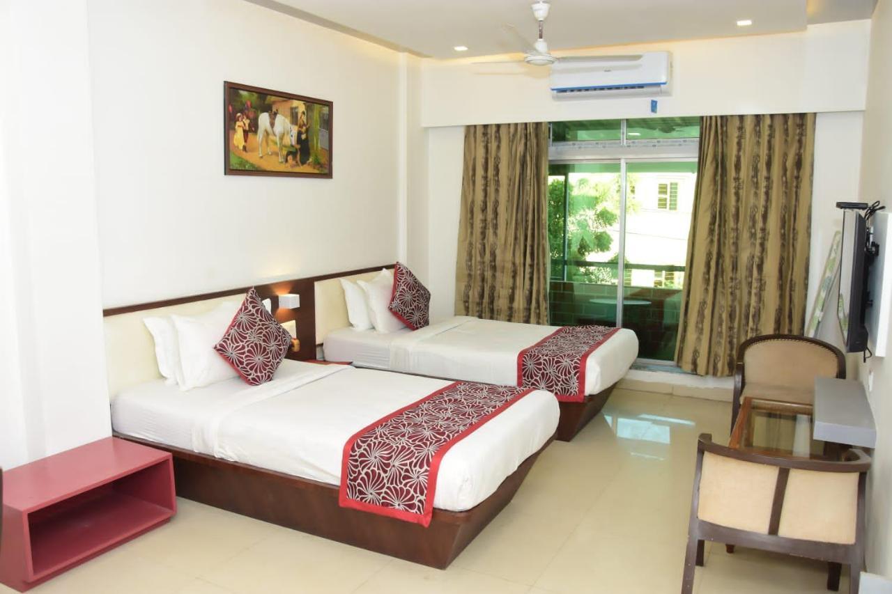 Hotel Shiv International Bhachau Экстерьер фото
