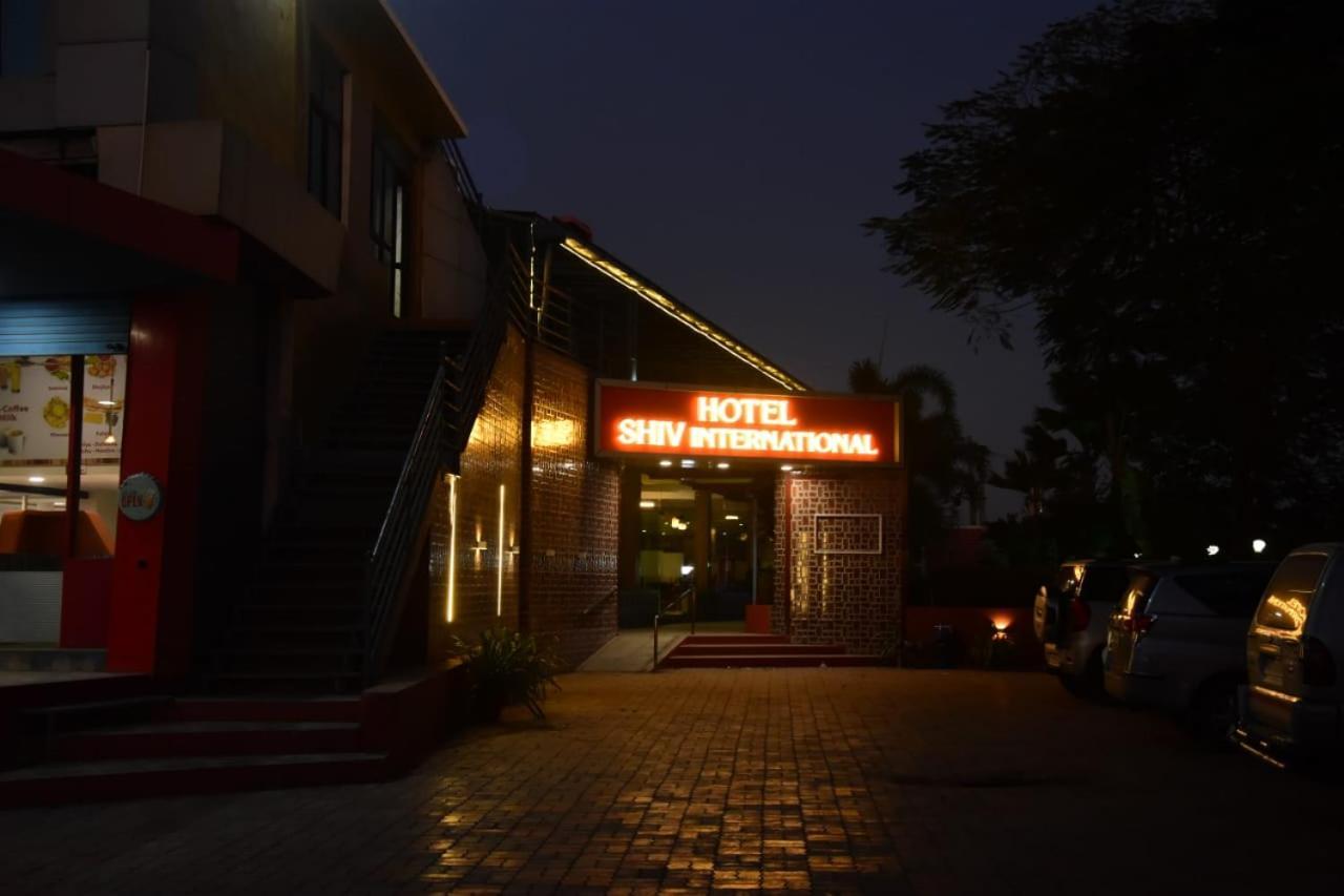 Hotel Shiv International Bhachau Экстерьер фото