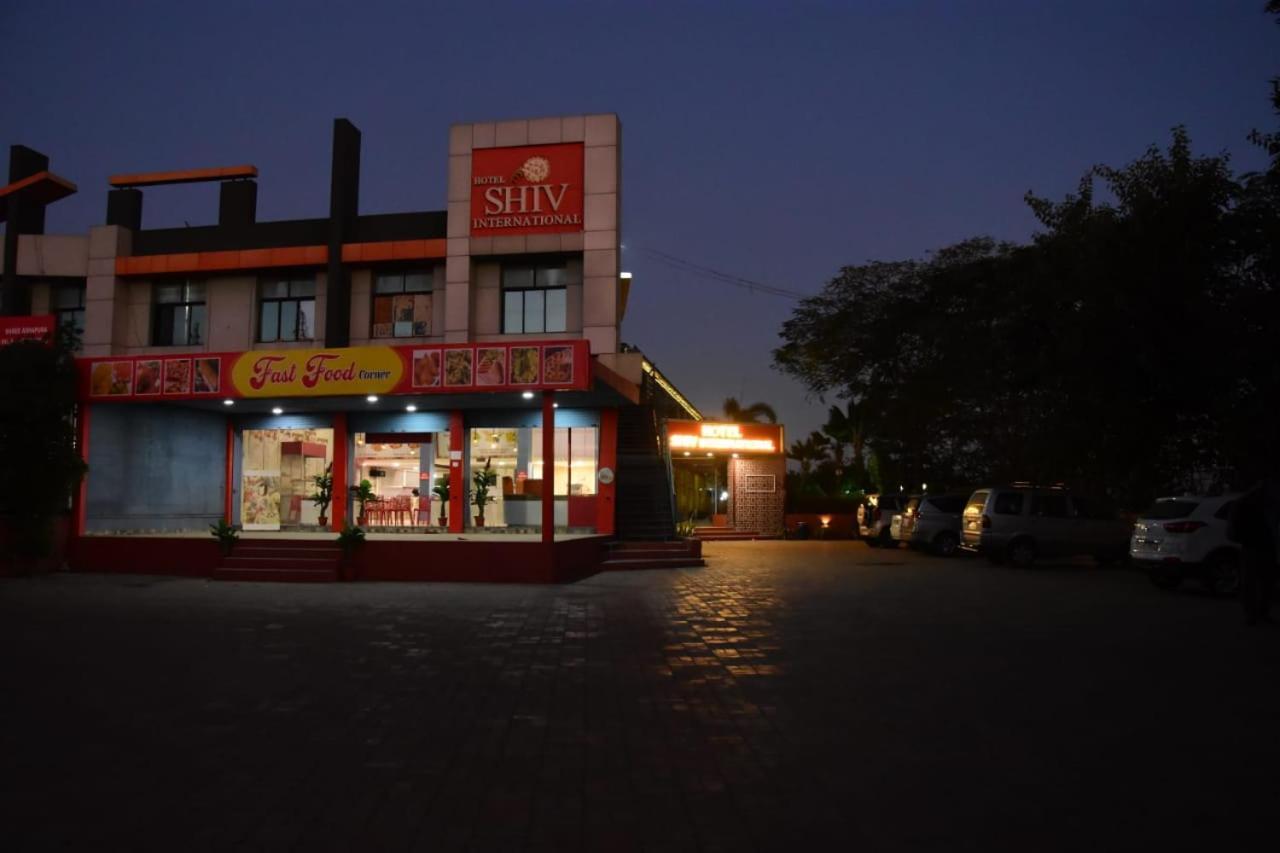 Hotel Shiv International Bhachau Экстерьер фото