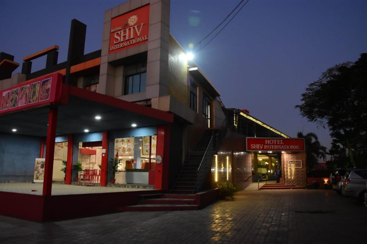 Hotel Shiv International Bhachau Экстерьер фото