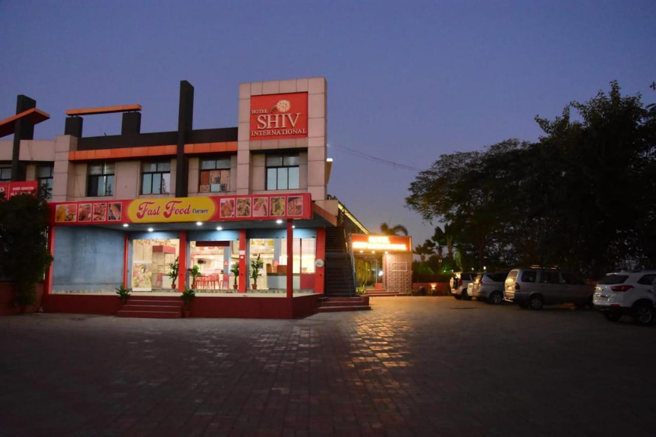 Hotel Shiv International Bhachau Экстерьер фото