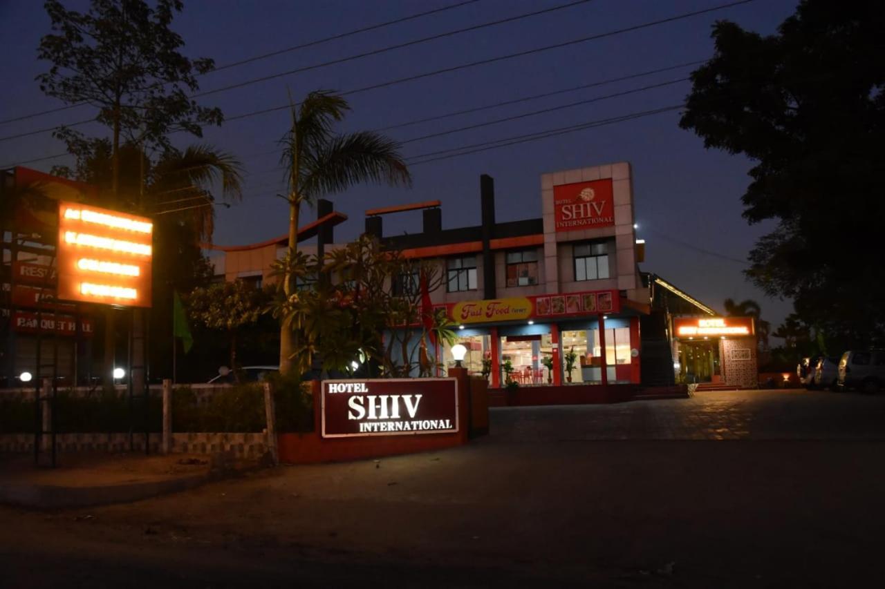 Hotel Shiv International Bhachau Экстерьер фото