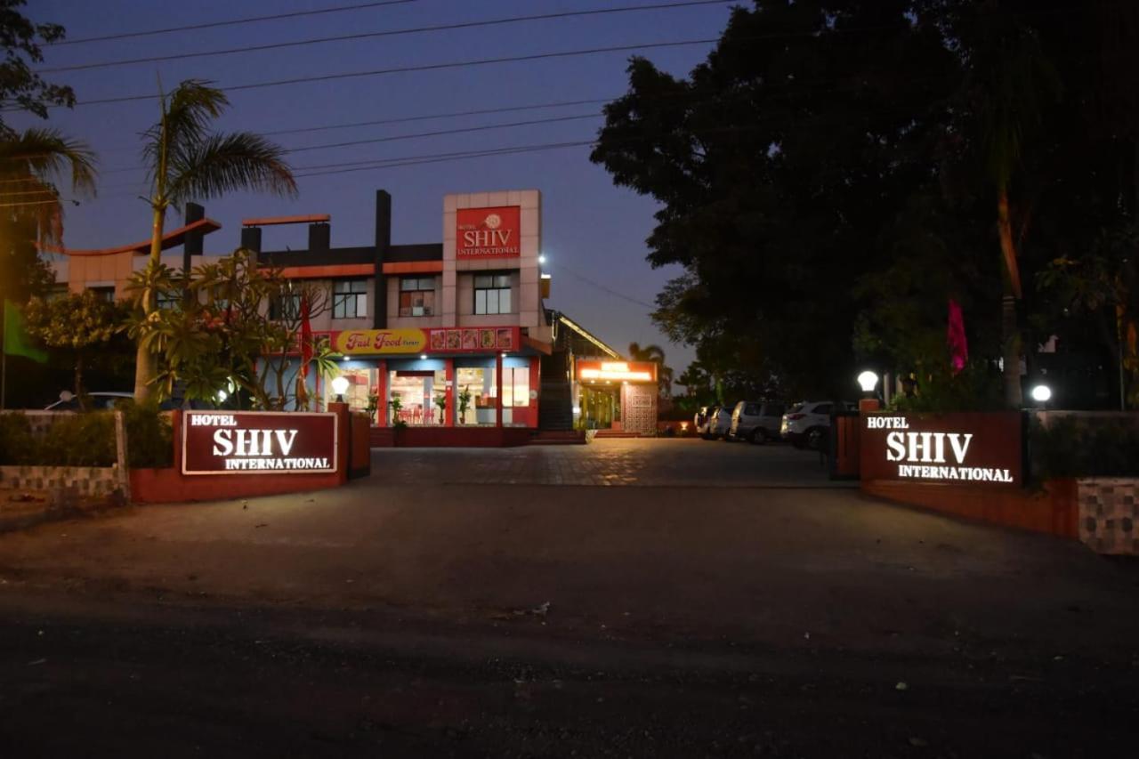 Hotel Shiv International Bhachau Экстерьер фото